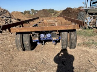 Tri axle hay trailer