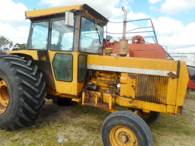 Under Auction - (A226) 1977 Chamberlain 4080 Tractor 
