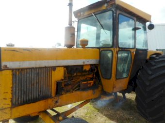 Under Auction - (A226) 1977 Chamberlain 4080 Tractor 