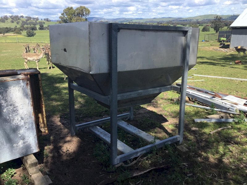 Stainless steel grain bin & forklift stand