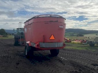 Under Auction - Kuhn 5168 Vertical Feed Mixer 