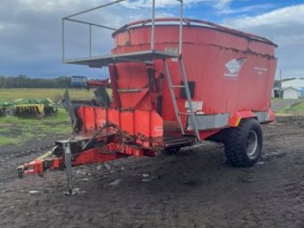 Under Auction - Kuhn 5168 Vertical Feed Mixer 