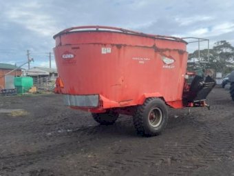 Under Auction - Kuhn 5168 Vertical Feed Mixer 