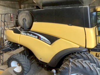 2004 New Holland CR970 Header with 2009 MacDon D60D 45ft Front and Trailer