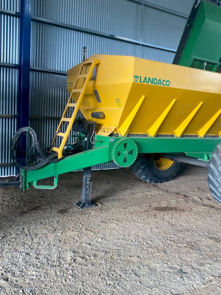 2012 Landaco 12 tonne Spreader