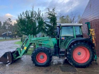 Fendt Vario 411 Tractor with Fendt FEL and 4 in 1 Bucket