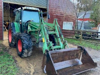 Fendt Vario 411 Tractor with Fendt FEL and 4 in 1 Bucket