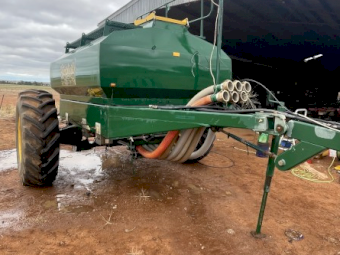 1999 Simplicity 6000L Tow Behind Air Cart