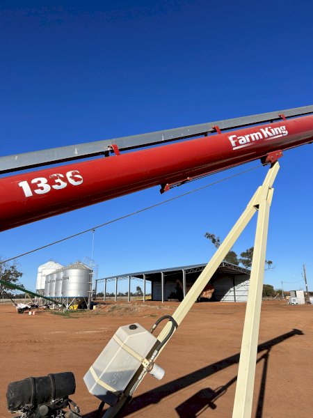 Farm King 1336 Auger