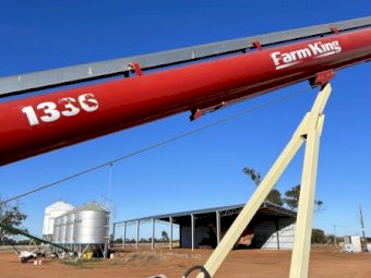 Farm King 1336 Auger