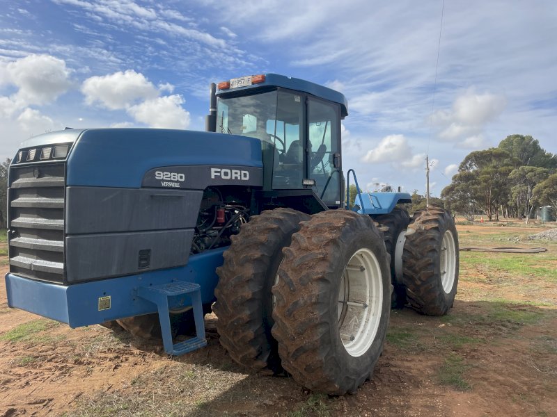 Ford 9280 Versatile Tractor