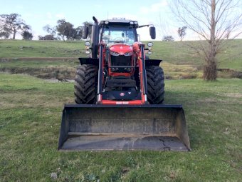 2022 Massey Ferguson 7720EFDV.S Tractor with Loader