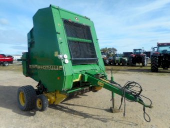1997 John Deere 590 Round Baler