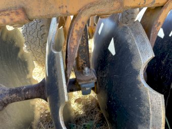 2002 Taylor-Way 46 plate folding wing offset discs