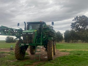 2016 John Deere R4045 Self Propelled Sprayer
