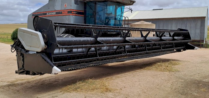 2003 AGCO 8200 30ft Front