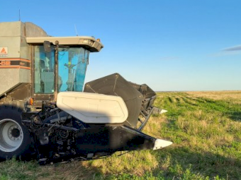 2003 AGCO 8200 30ft Front