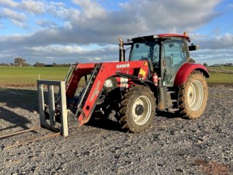 2013 Case IH Maxxum 125 Tractor with Vision Loader