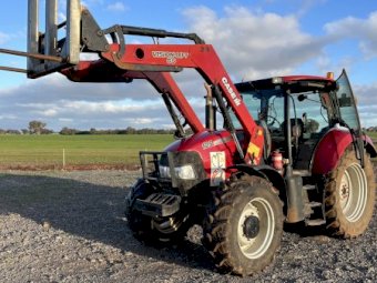 2013 Case IH Maxxum 125 Tractor with Vision Loader