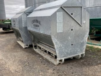 Universal Sheep Feeder