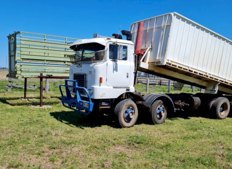 Leader 8 Wheel  Flat top Tipper Truck including Stock crate