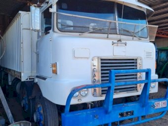 Leader 8 Wheel  Flat top Tipper Truck including Stock crate