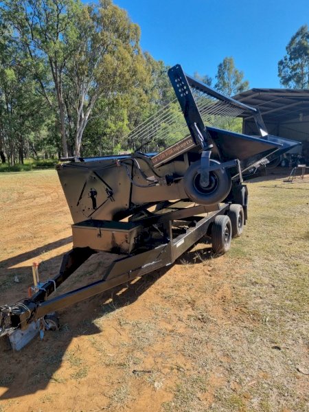 Countrywide 2000 series Canola Pickup front with Transport Trailer