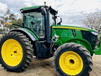 2015 John Deere 7210R Tractor