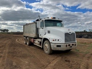 2004 Mack Vision Tipper Truck