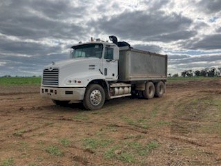 2004 Mack Vision Tipper Truck