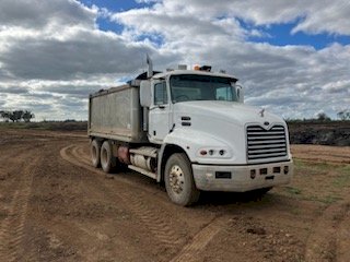 2004 Mack Vision Tipper Truck