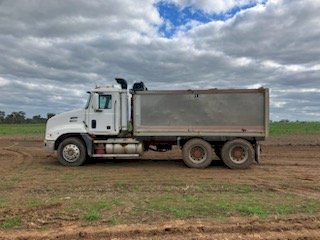 2004 Mack Vision Tipper Truck