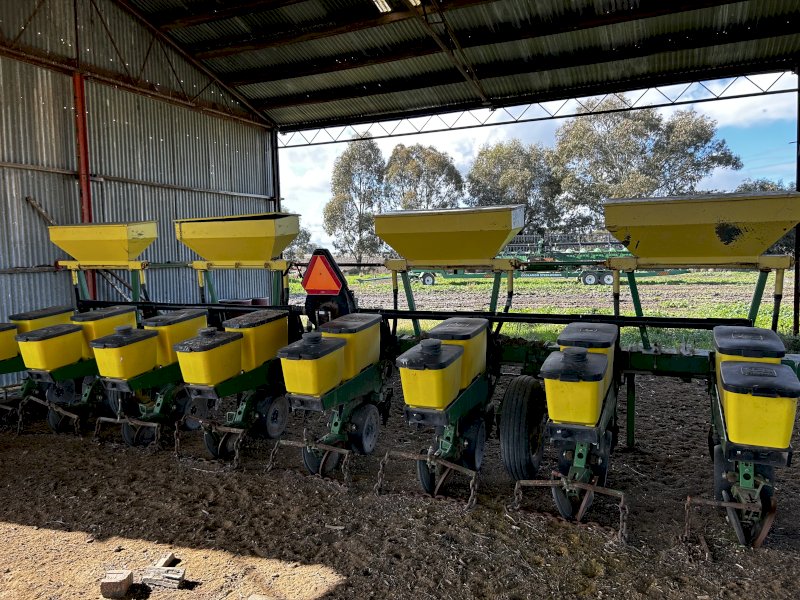 2004 John Deere 7300 Planter