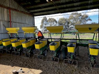2004 John Deere 7300 Planter