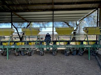 2004 John Deere 7300 Planter