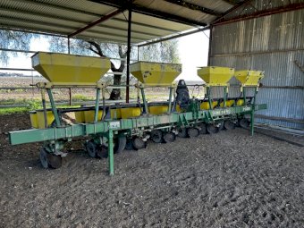 2004 John Deere 7300 Planter