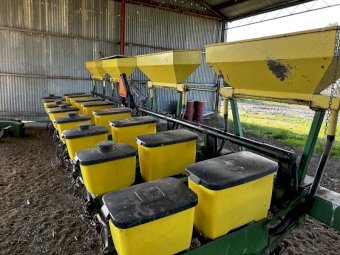 2004 John Deere 7300 Planter