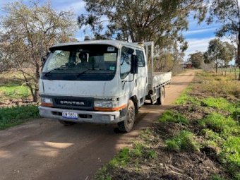 2002 Mitsubishi Canter Dual Cab Tray Truck