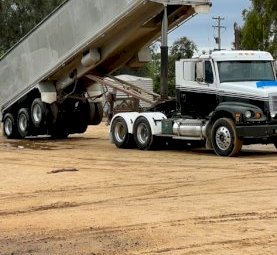 1997Freighliner FL112 Prime Mover