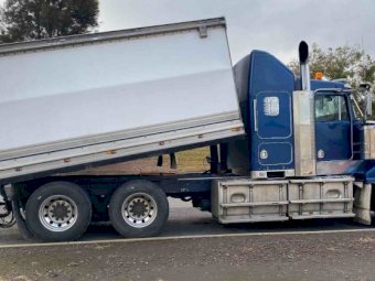 2009 Kenworth T408 SAR with Hamelex White Quad Dog Tipper