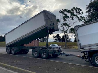 2009 Kenworth T408 SAR with Hamelex White Quad Dog Tipper