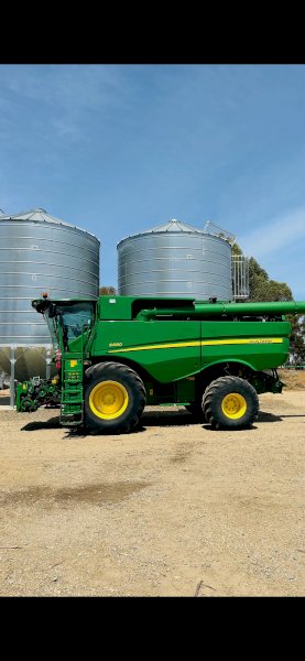 2017 John Deere S680 Header with D640 Front & Trailer