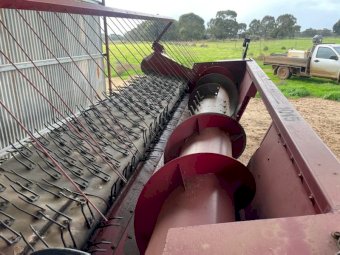 CASE IH 1015 Canola Front off a 2388 Header