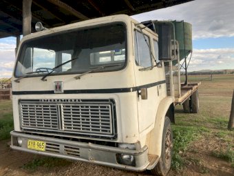 International 1830 B Acco Tray Truck