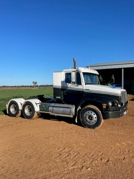 1997Freighliner FL112 Prime Mover