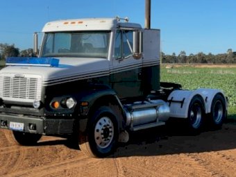 1997Freighliner FL112 Prime Mover