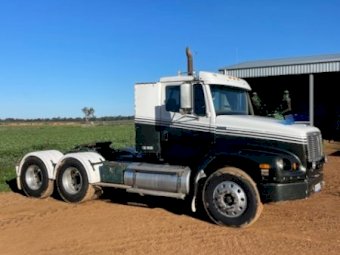 1997Freighliner FL112 Prime Mover