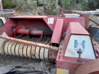 International B47 Small Square Balers
