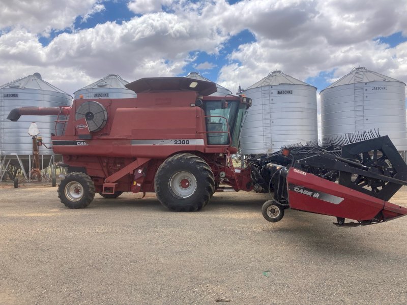 2004 Case IH 2388 Exclusive Header with 39ft 2052 Front on Trailer