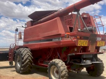 2004 Case IH 2388 Exclusive Header with 39ft 2052 Front on Trailer